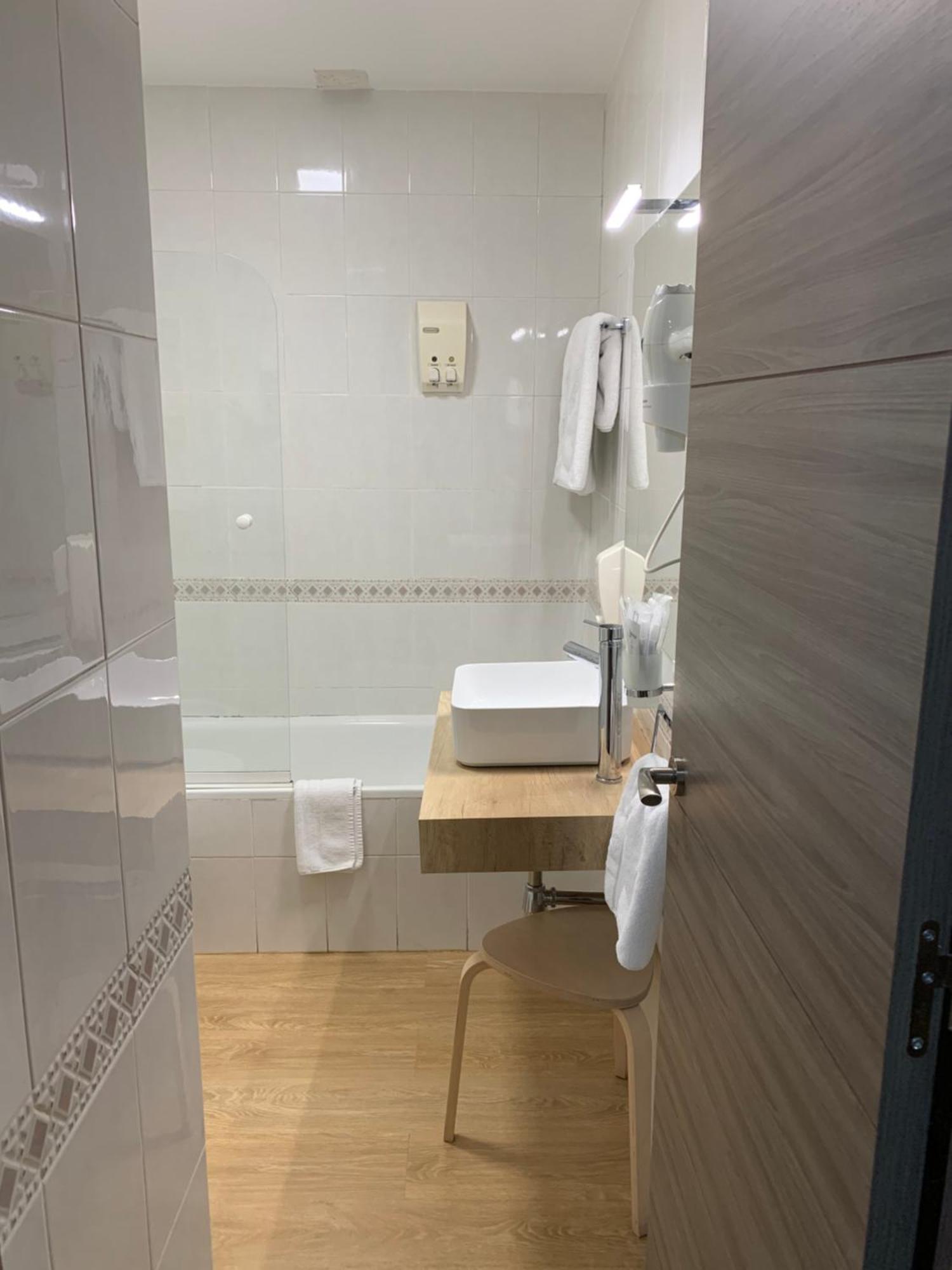 Hostal El Rocio Paracuellos de Jarama Ngoại thất bức ảnh