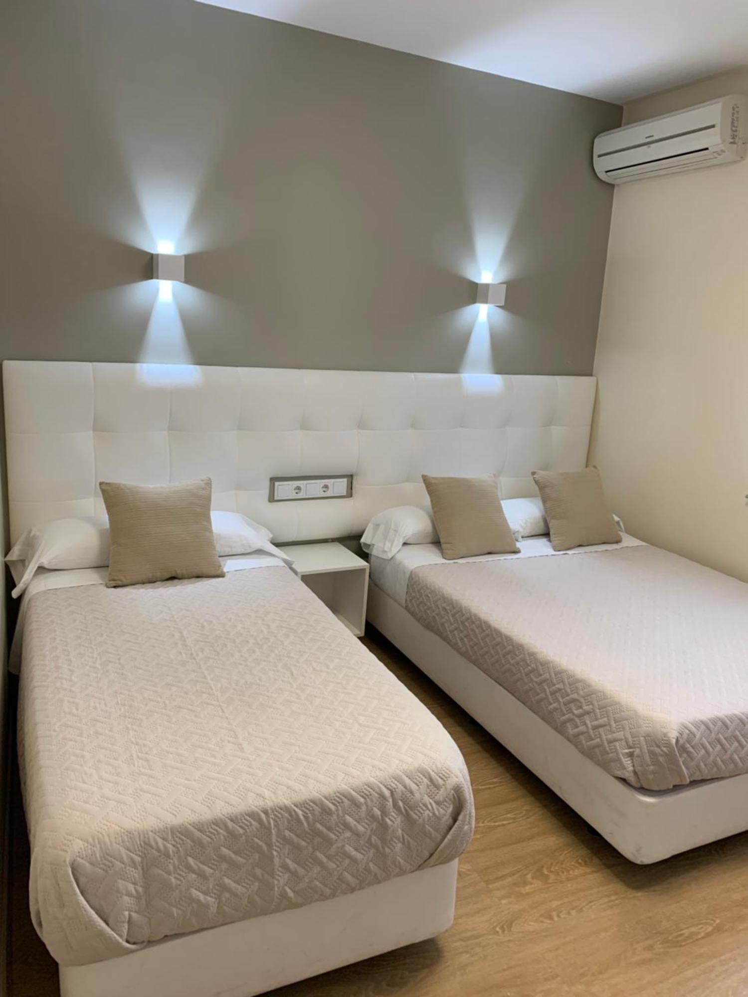 Hostal El Rocio Paracuellos de Jarama Ngoại thất bức ảnh